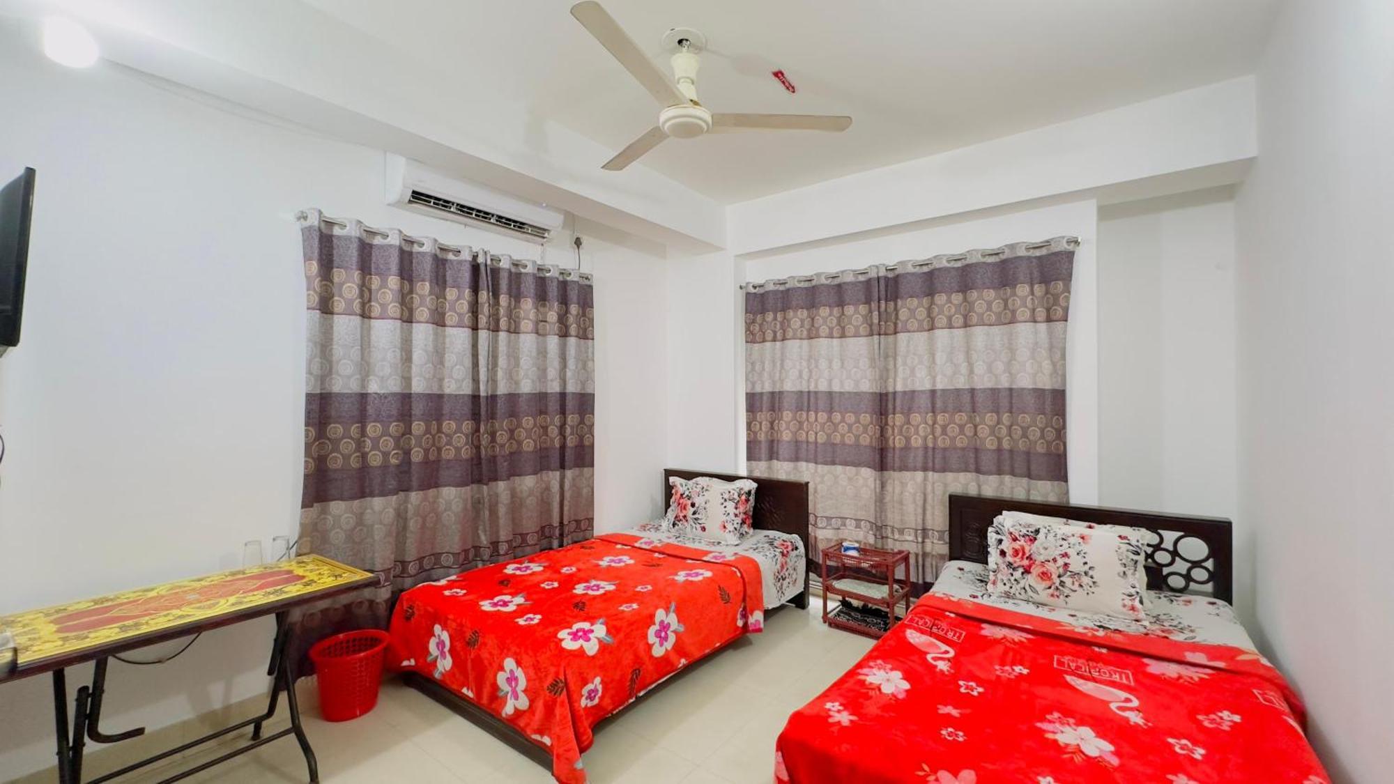 Mohammadia Restaurant & Guest House Near United Hospital Дакка Экстерьер фото
