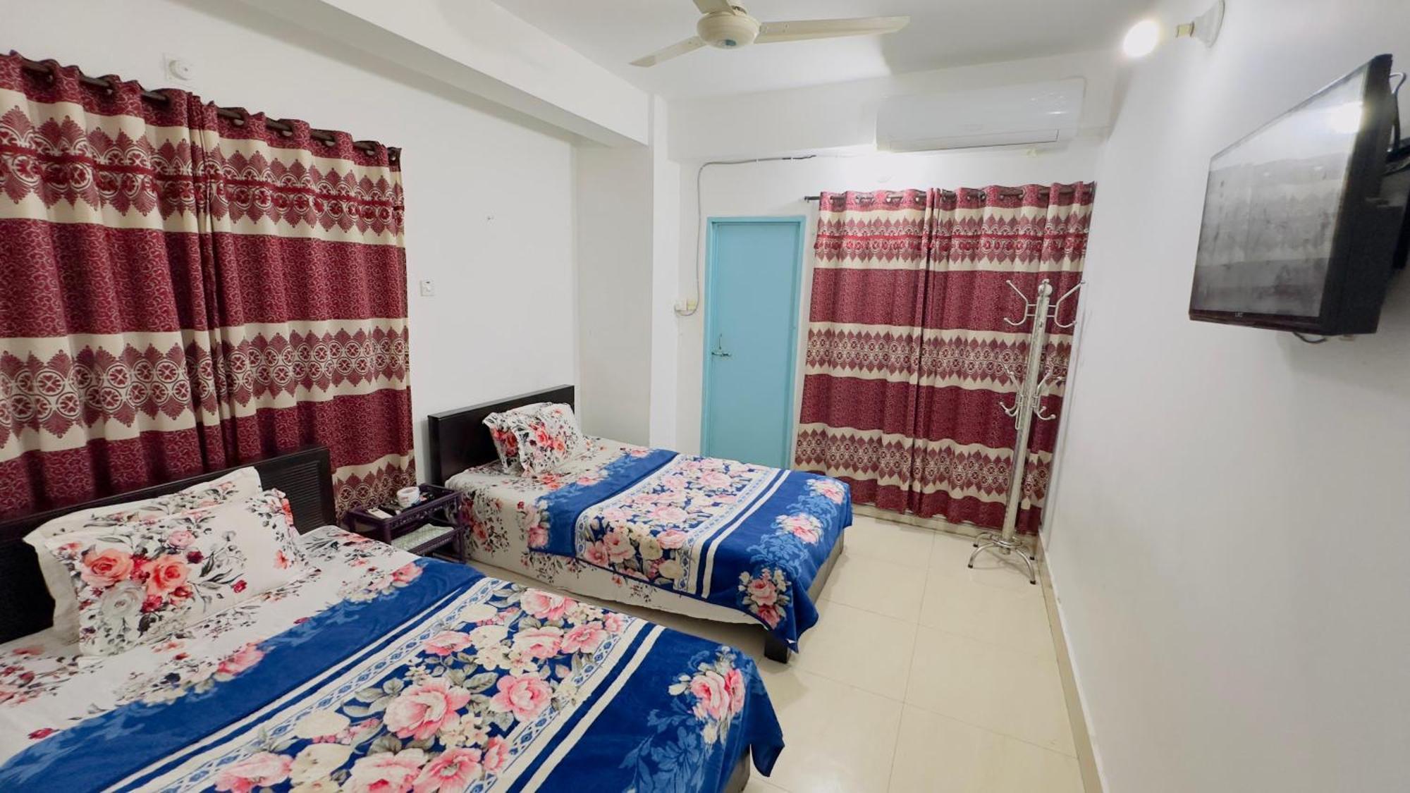 Mohammadia Restaurant & Guest House Near United Hospital Дакка Экстерьер фото