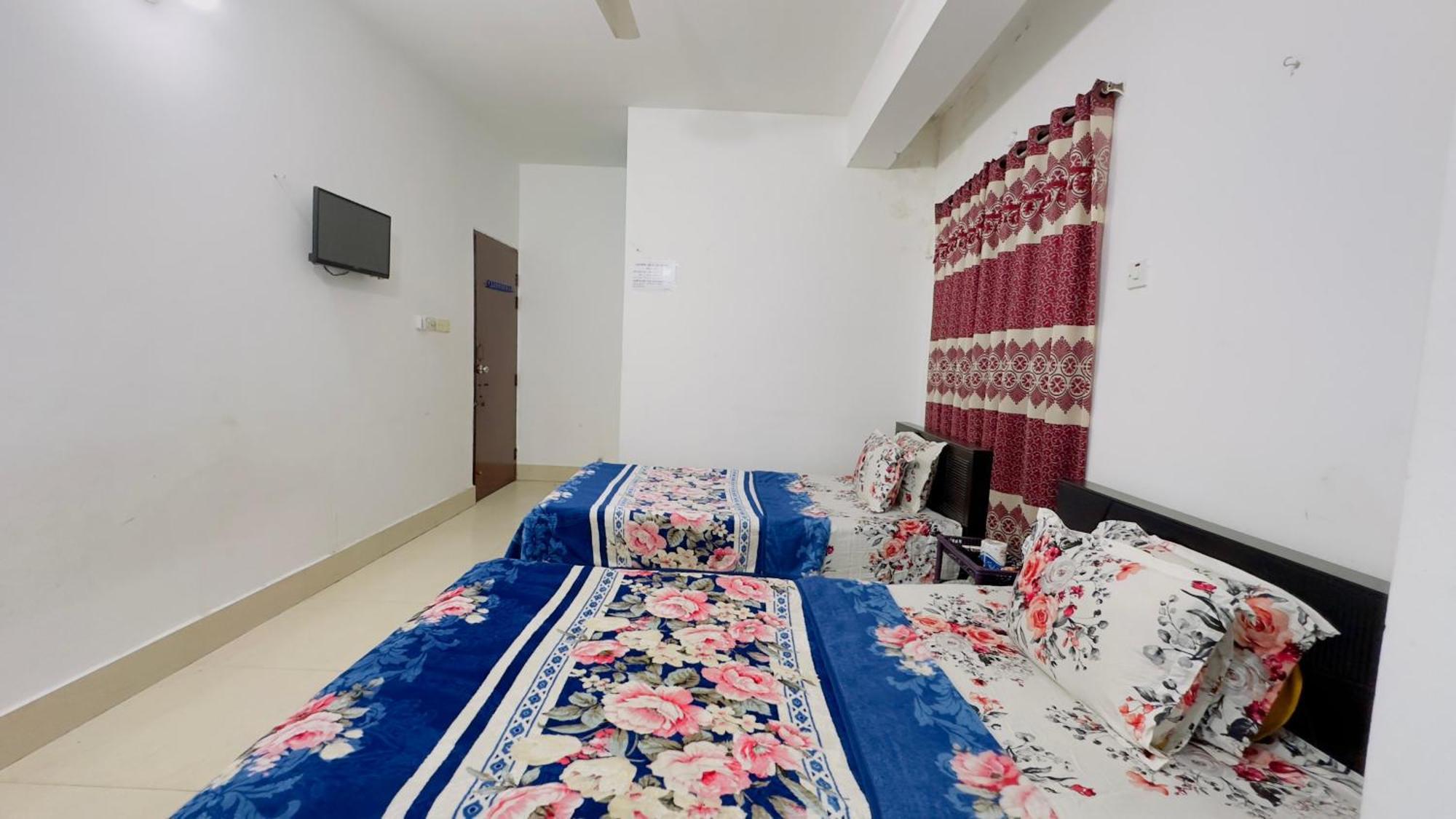 Mohammadia Restaurant & Guest House Near United Hospital Дакка Экстерьер фото