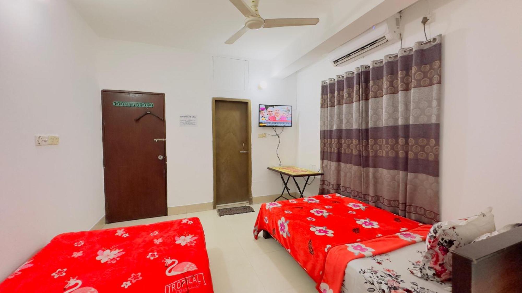 Mohammadia Restaurant & Guest House Near United Hospital Дакка Экстерьер фото