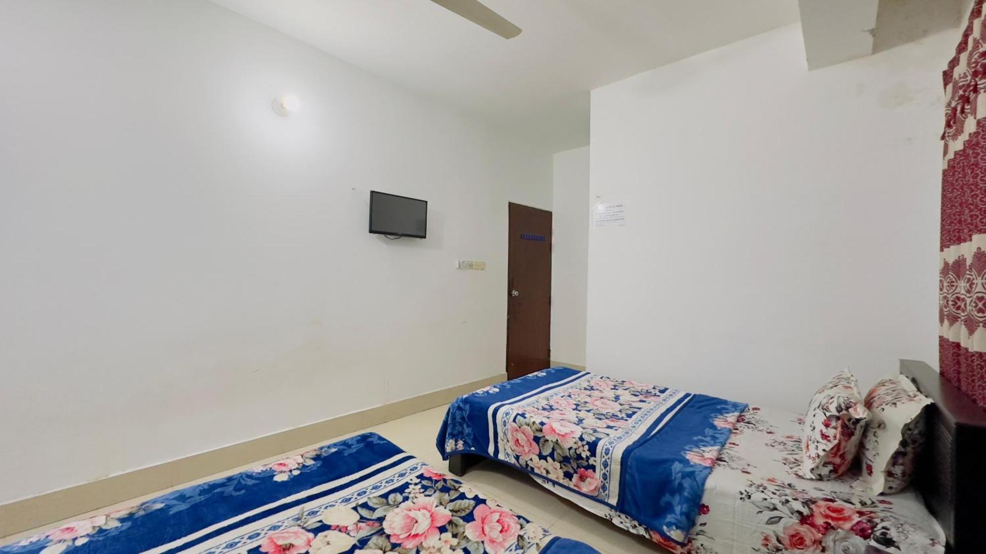 Mohammadia Restaurant & Guest House Near United Hospital Дакка Экстерьер фото